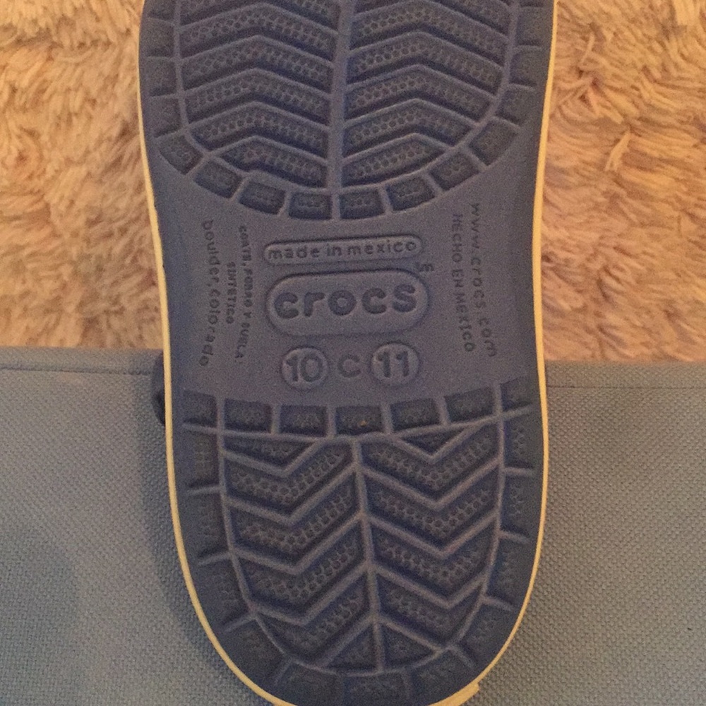 Crocs. - Picture 2 of 4